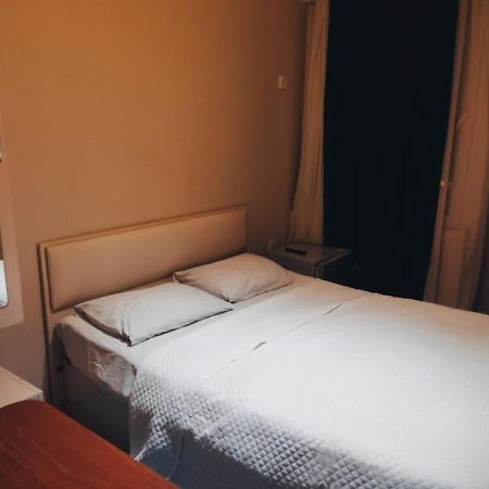 באטומי Golden Fish Hotel מראה חיצוני תמונה