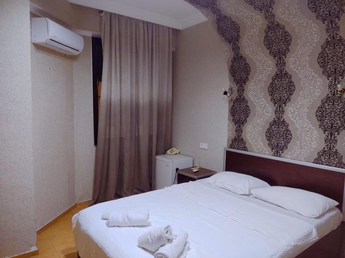 באטומי Golden Fish Hotel מראה חיצוני תמונה