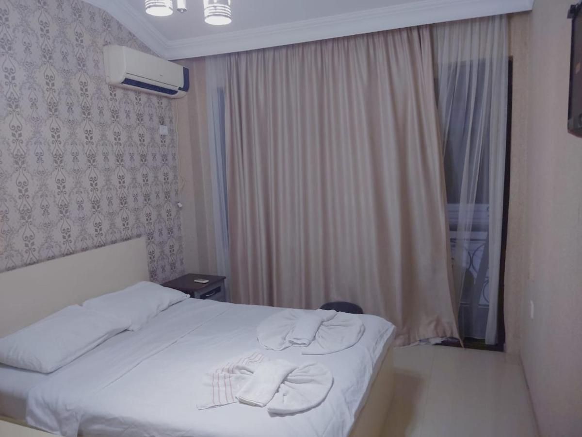 באטומי Golden Fish Hotel מראה חיצוני תמונה