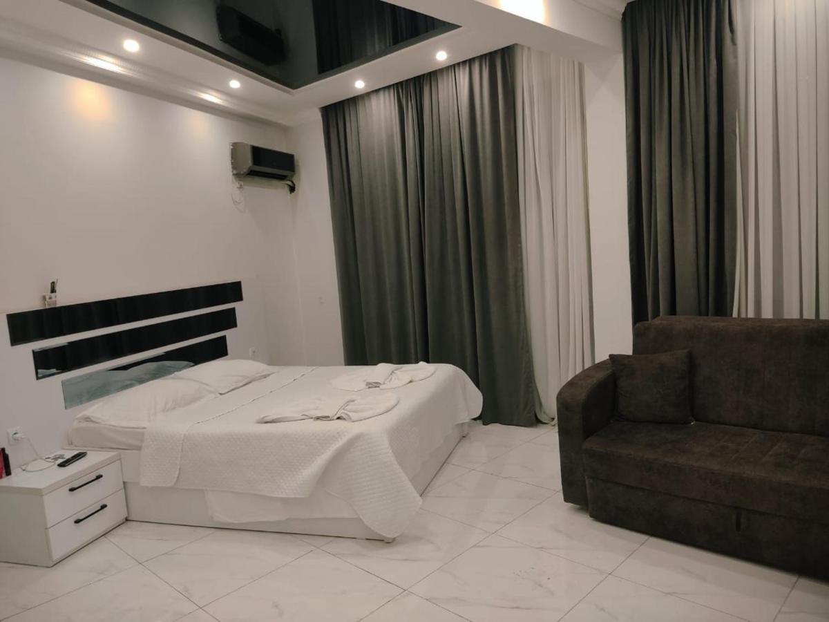 באטומי Golden Fish Hotel מראה חיצוני תמונה